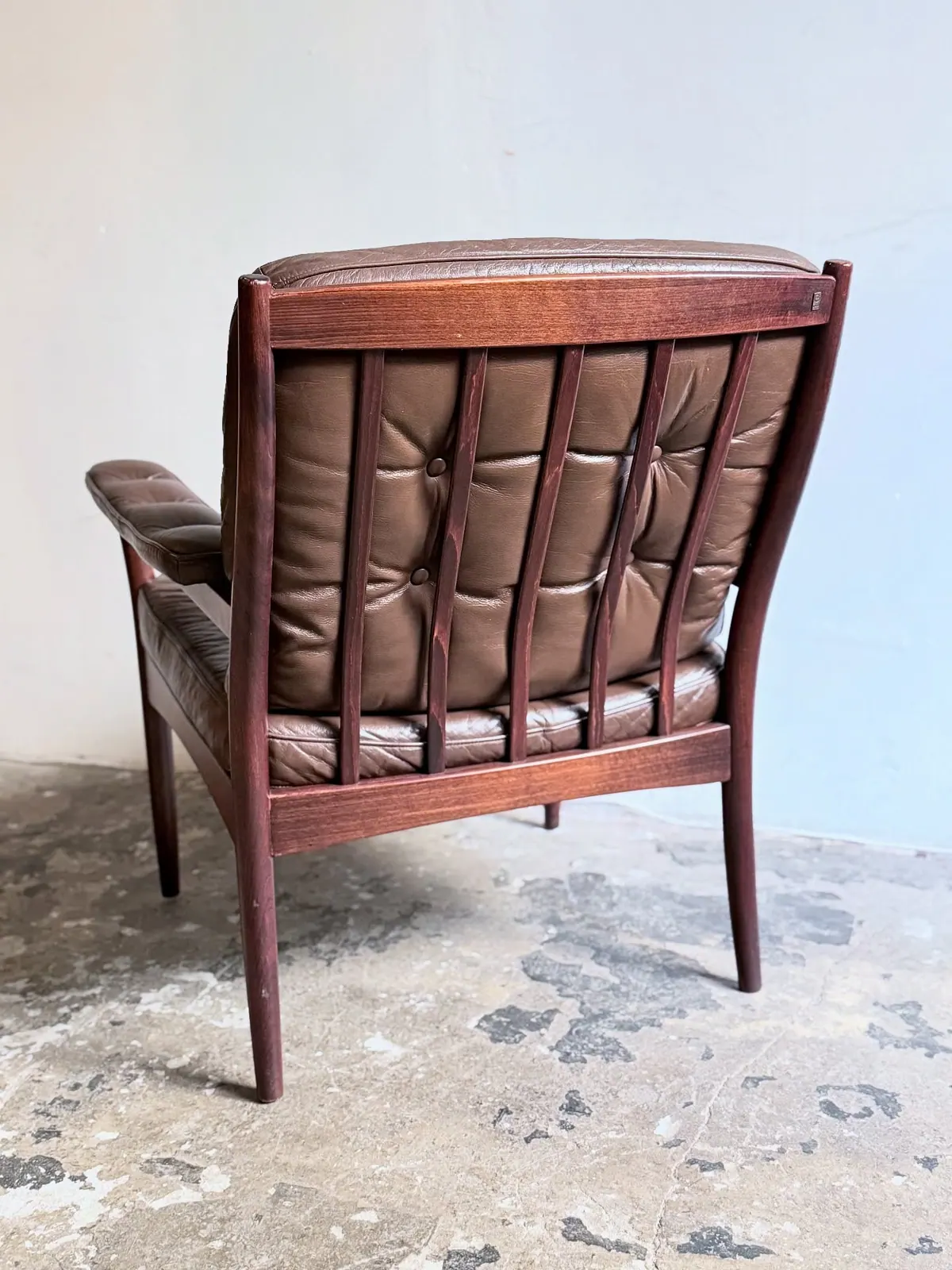 Fauteuil Carmen, cuir camel, bois miel — 6
