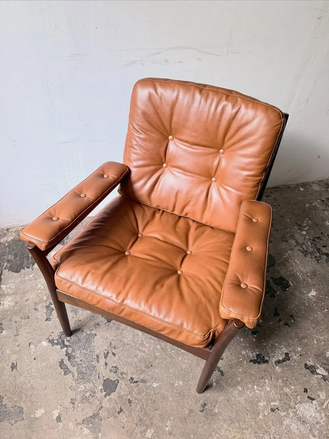 Carmen armchair, caramel leather