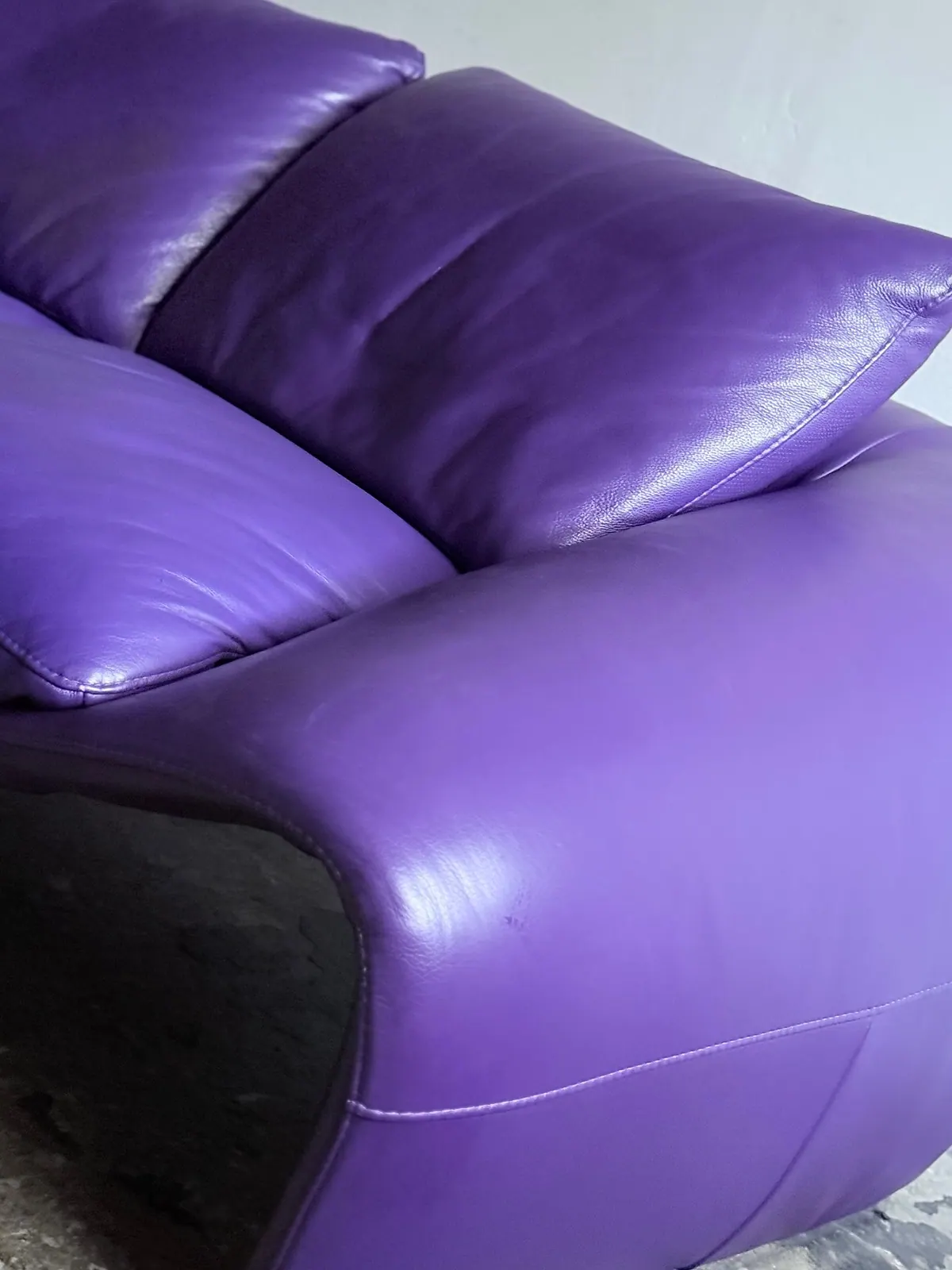 Chateau d'Ax Seagull sofa, aubergine leather — 5