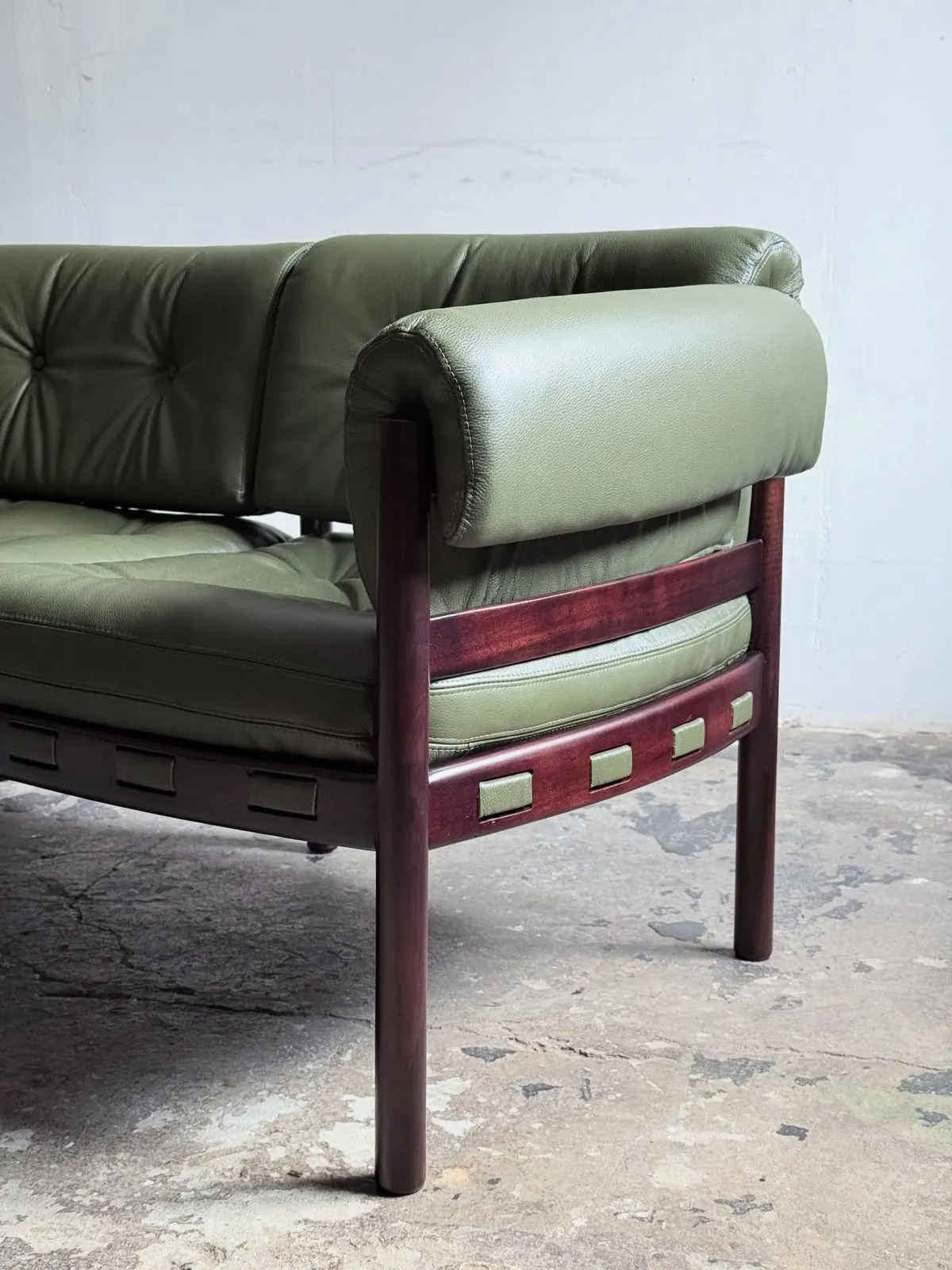 Sofa von Coja, Design Sven Ellekær, grünes Leder — 4