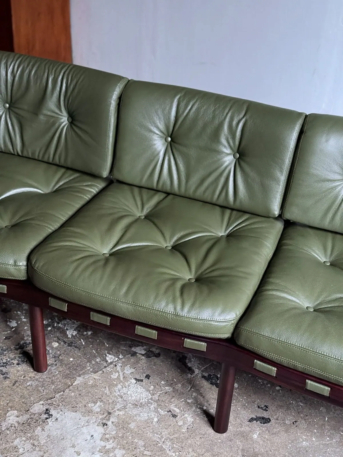 Sofa von Coja, Design Sven Ellekær, grünes Leder — 5