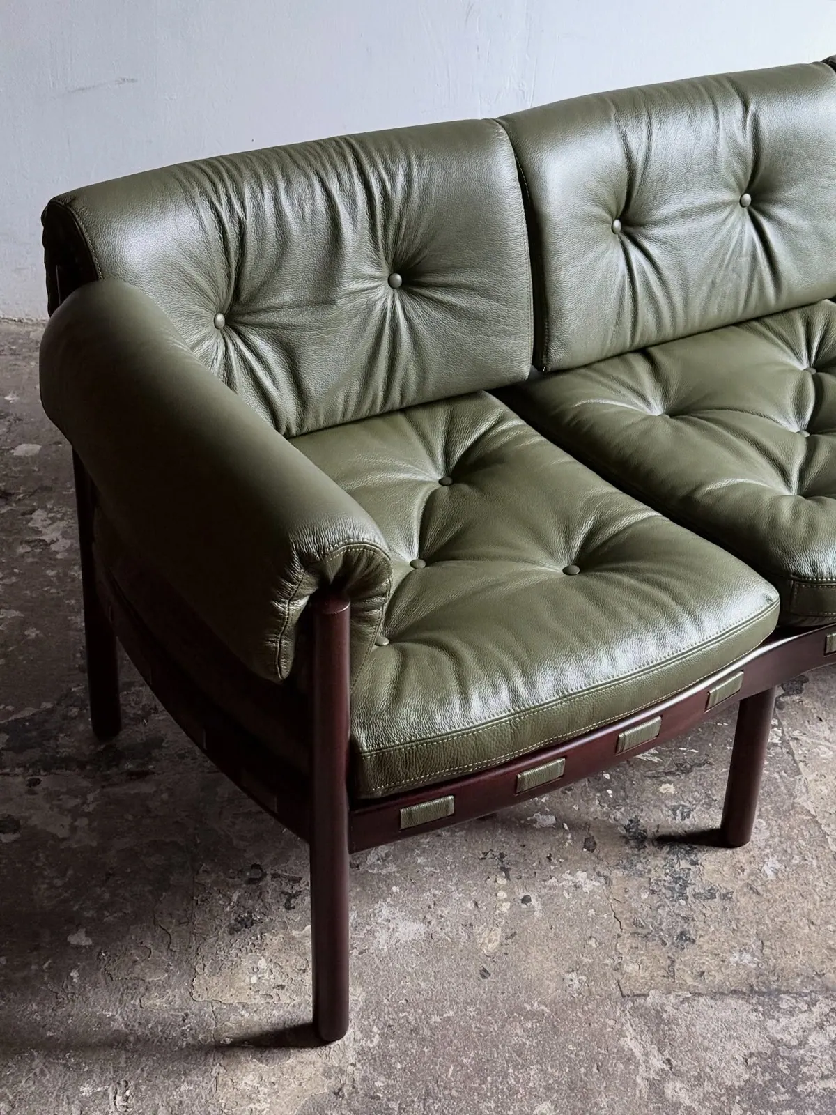 Sofa von Coja, Design Sven Ellekær, grünes Leder — 7