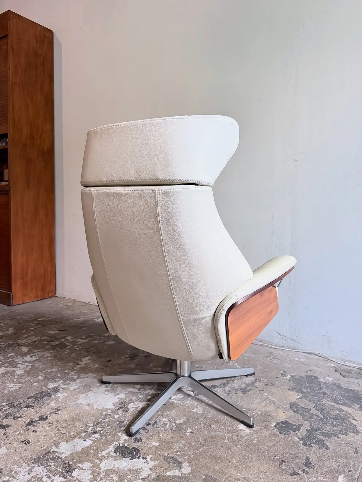 Conform Air Loungesessel, Leder in Creme — 10