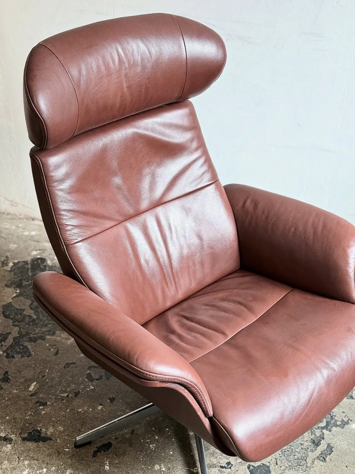 Conform Timeout recliner, brown leather — 3
