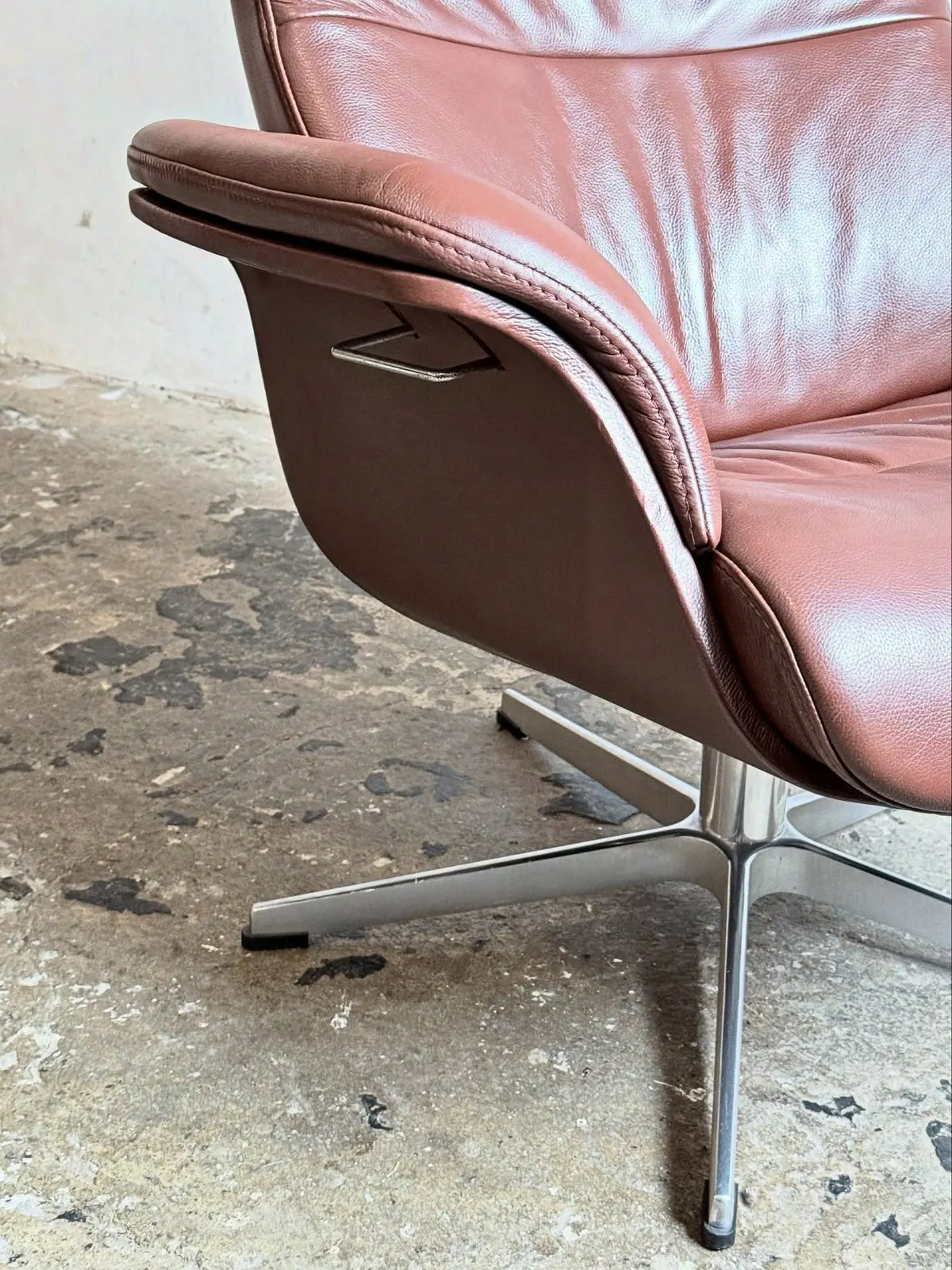 Conform Timeout recliner, brown leather — 4