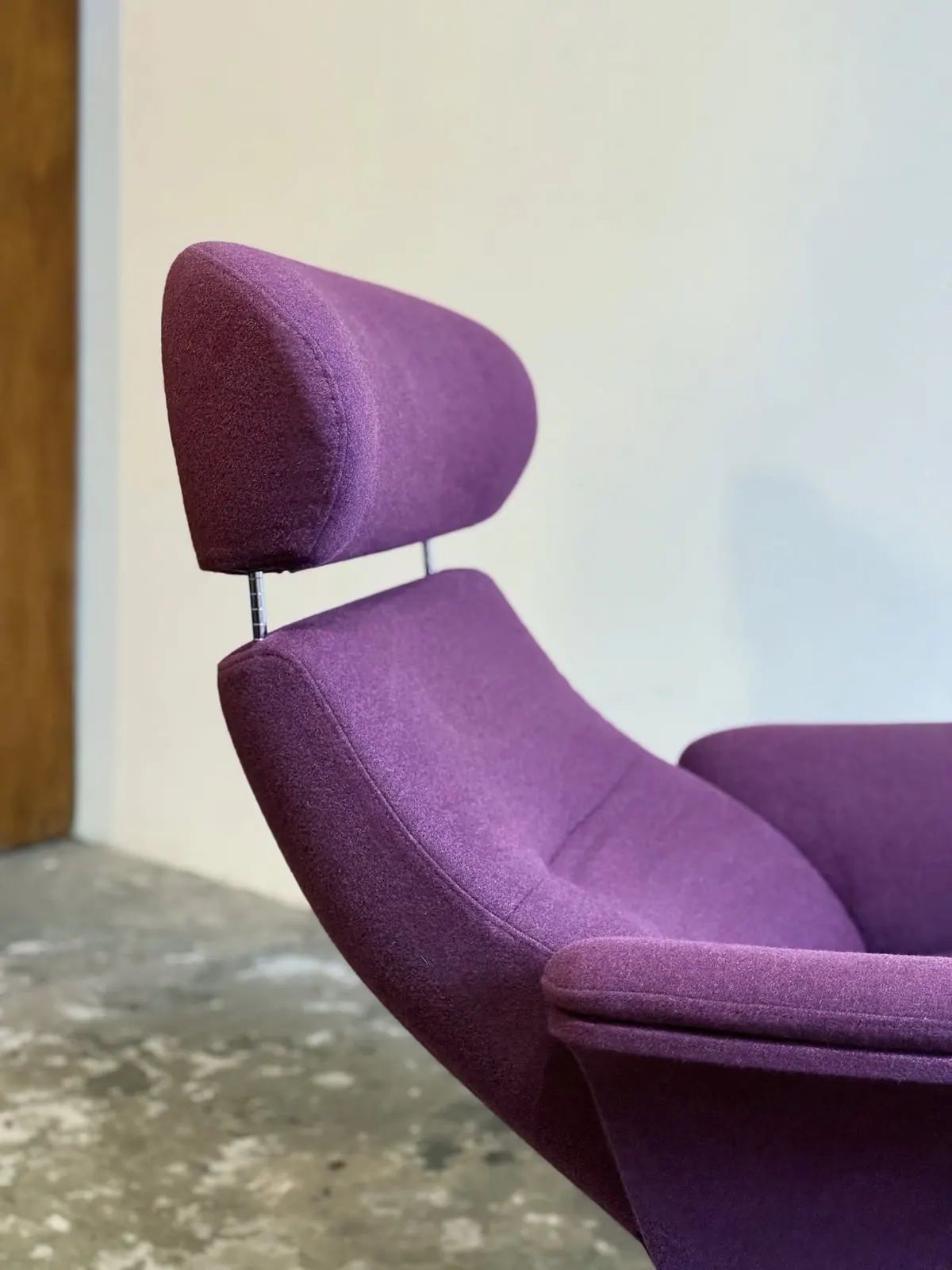 Conform Timeout Relaxsessel mit Hocker, Wolle in Rote Bete — 10