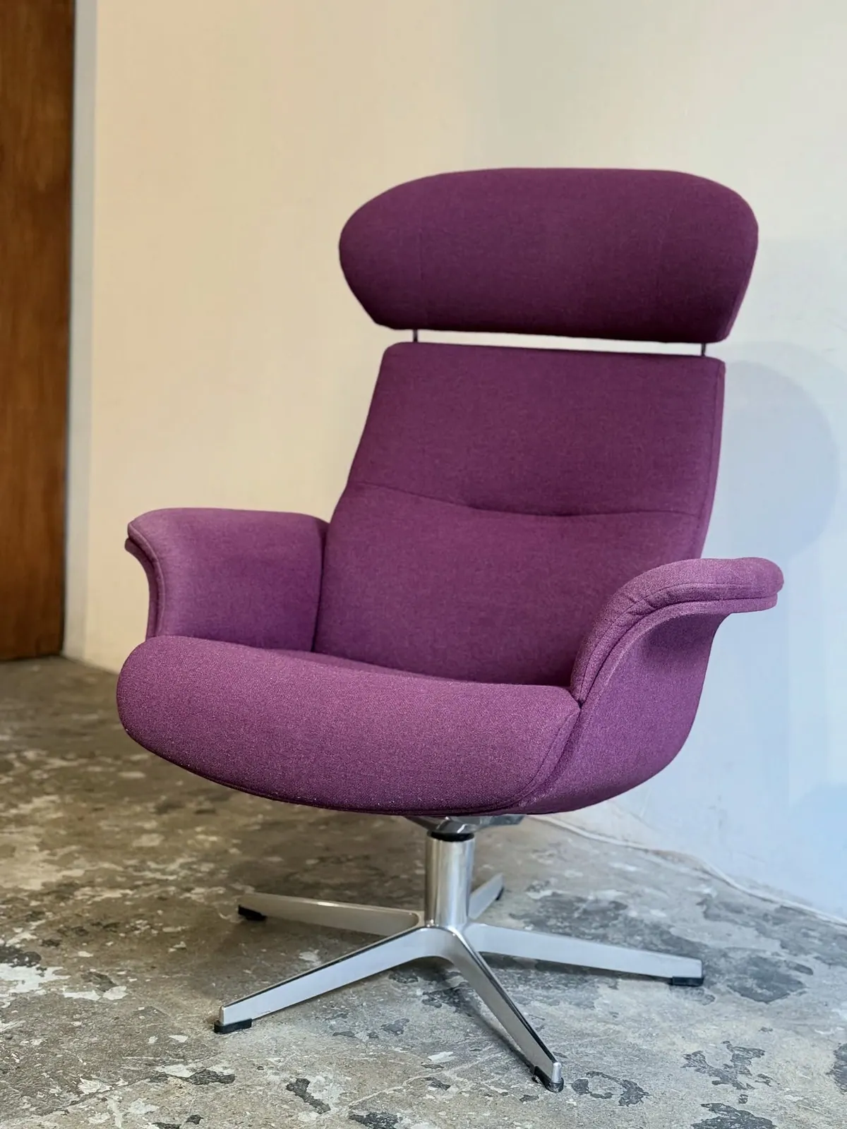 Conform Timeout Relaxsessel mit Hocker, Wolle in Rote Bete — 6