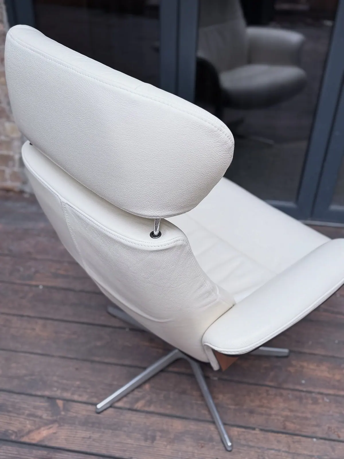 Conform Timeout Relaxsessel, Größe M, cremefarbenes Leder — 9