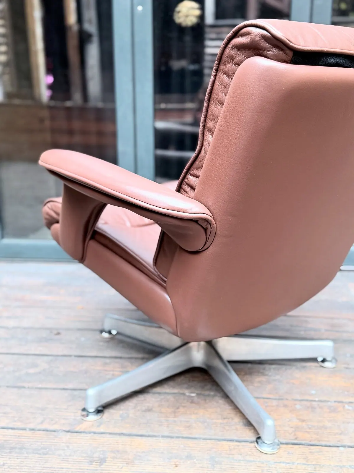 Fauteuil lounge pivotant danois, cuir brun — 4