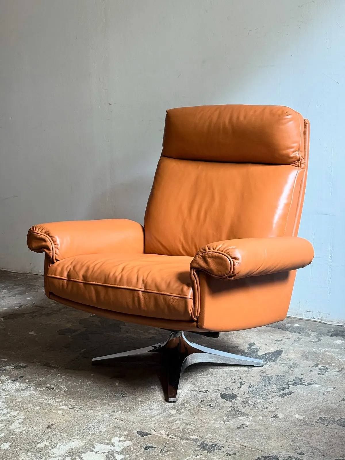 De Sede swivel armchair, caramel leather — 2