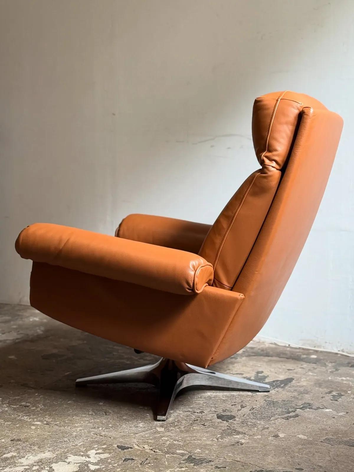 De Sede swivel armchair, caramel leather — 4