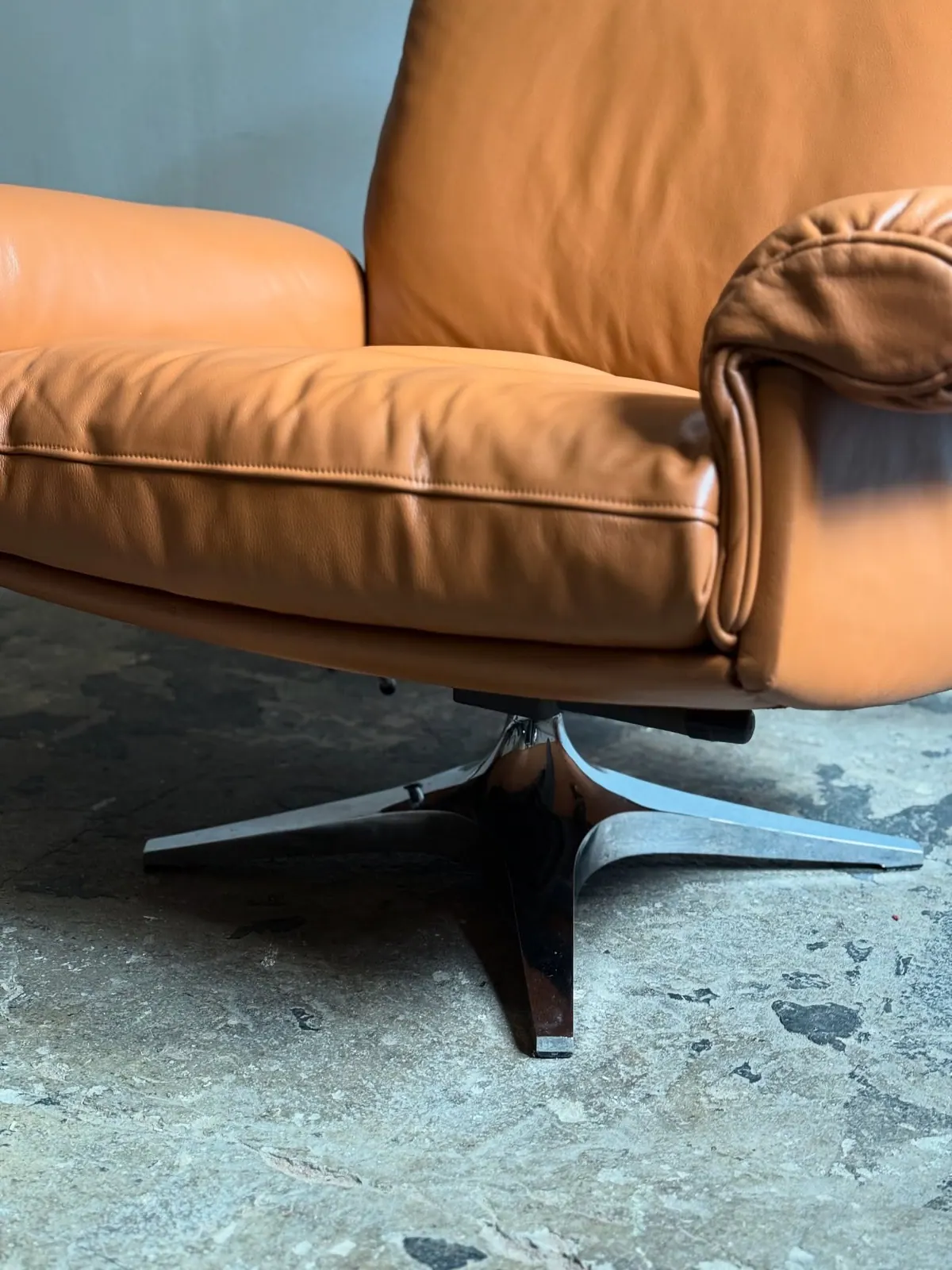 De Sede swivel armchair, caramel leather — 9