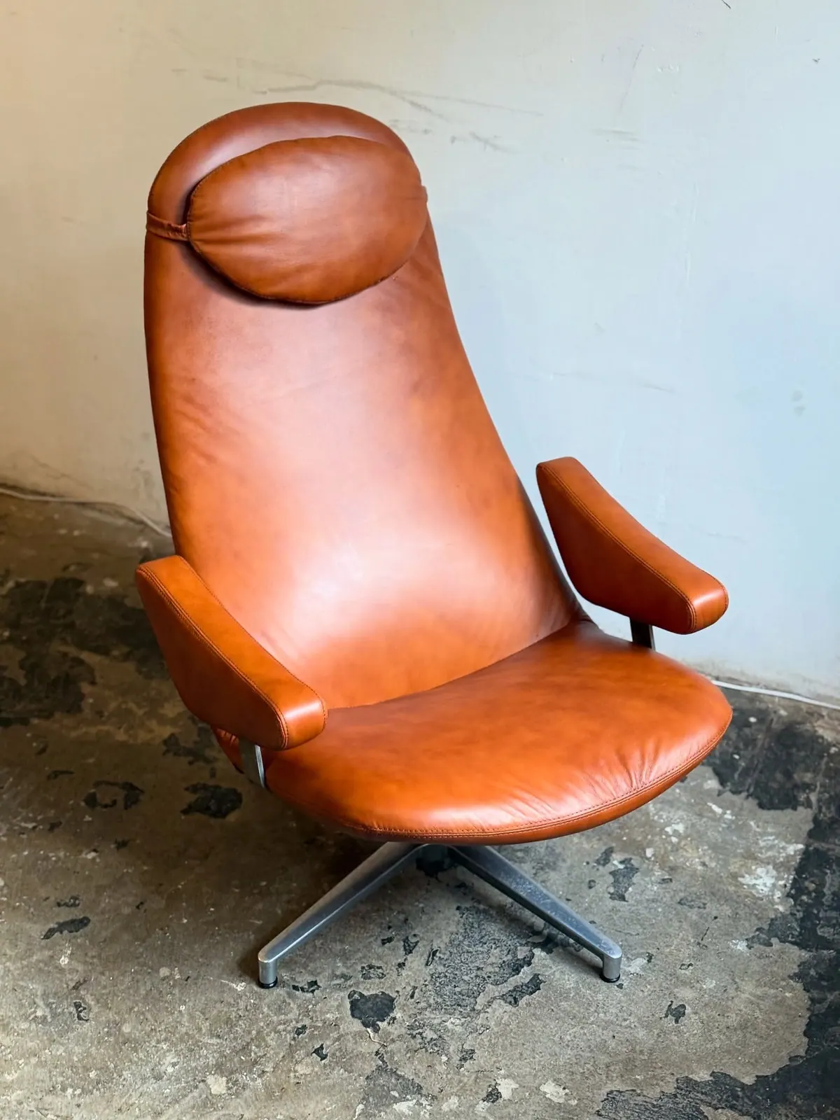 Fauteuil DUX Contourette Roto, cuir caramel — 2