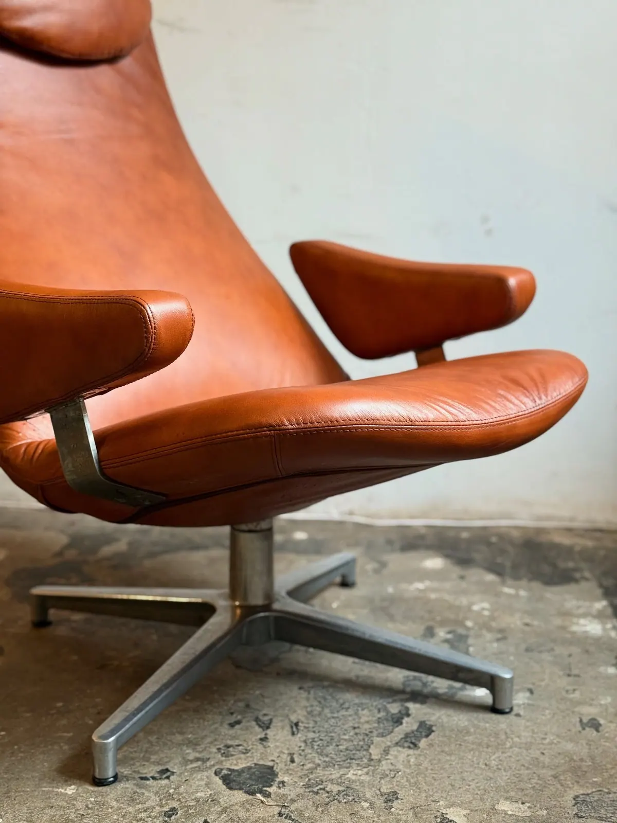 Fauteuil DUX Contourette Roto, cuir caramel — 3