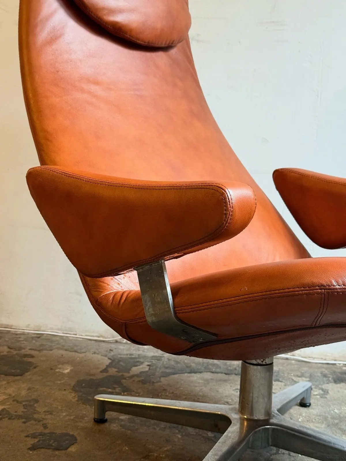 Fauteuil DUX Contourette Roto, cuir caramel — 4