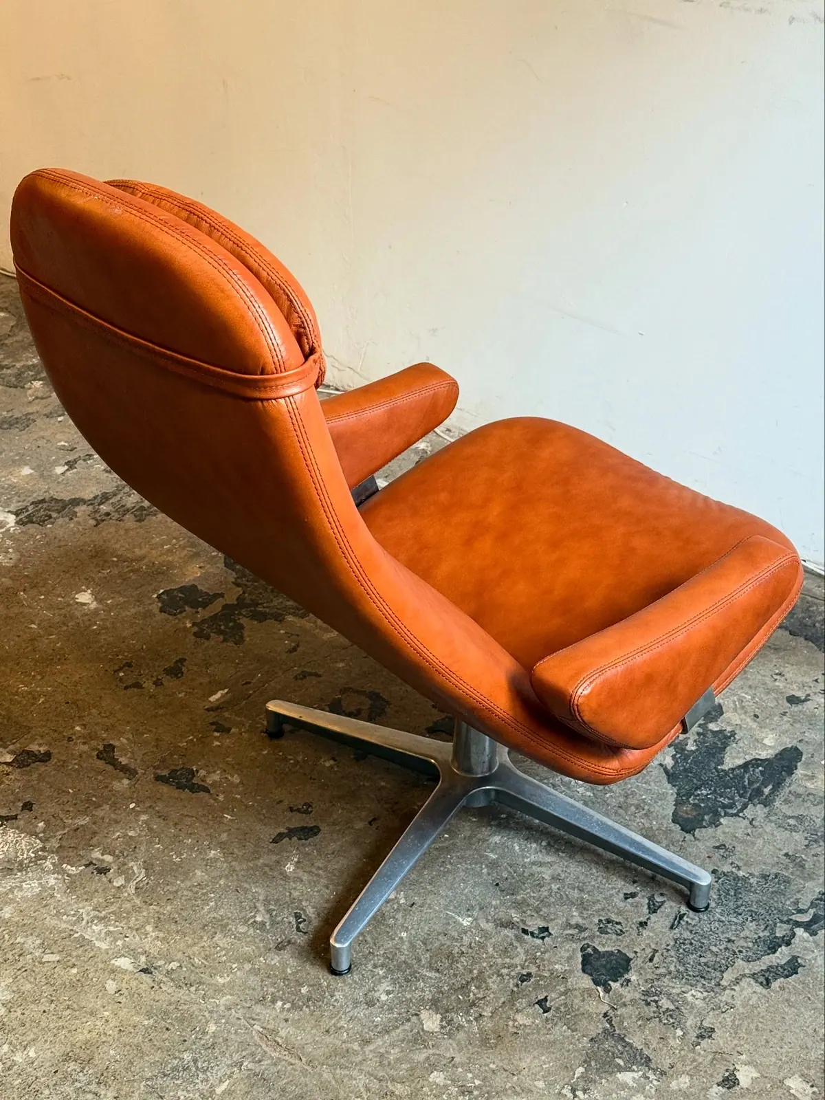 Fauteuil DUX Contourette Roto, cuir caramel — 7