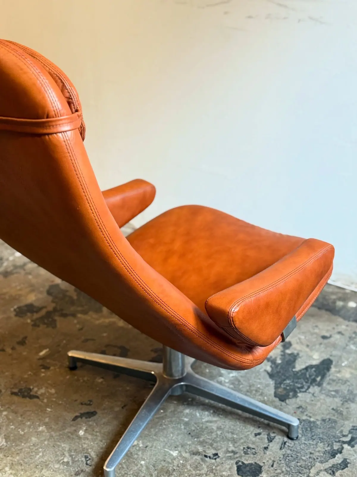 Fauteuil DUX Contourette Roto, cuir caramel — 8