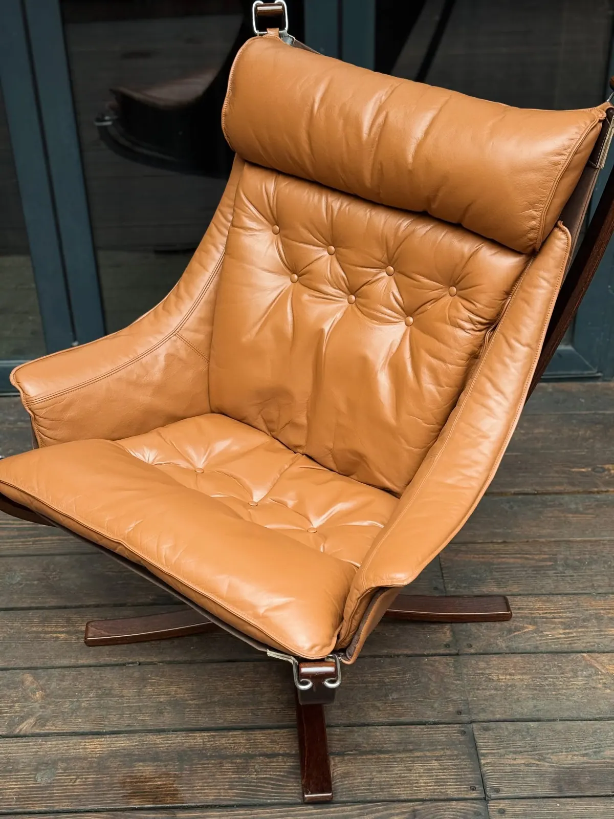 Falcon armchair, caramel leather — 9