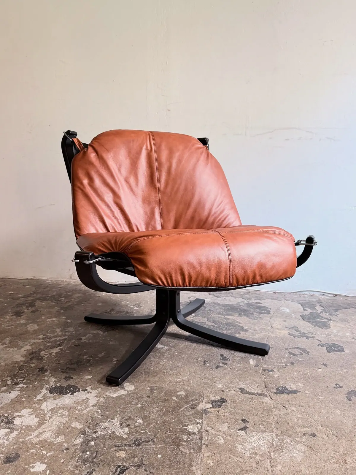 Falcon chair by Vatne Møbler, honey leather