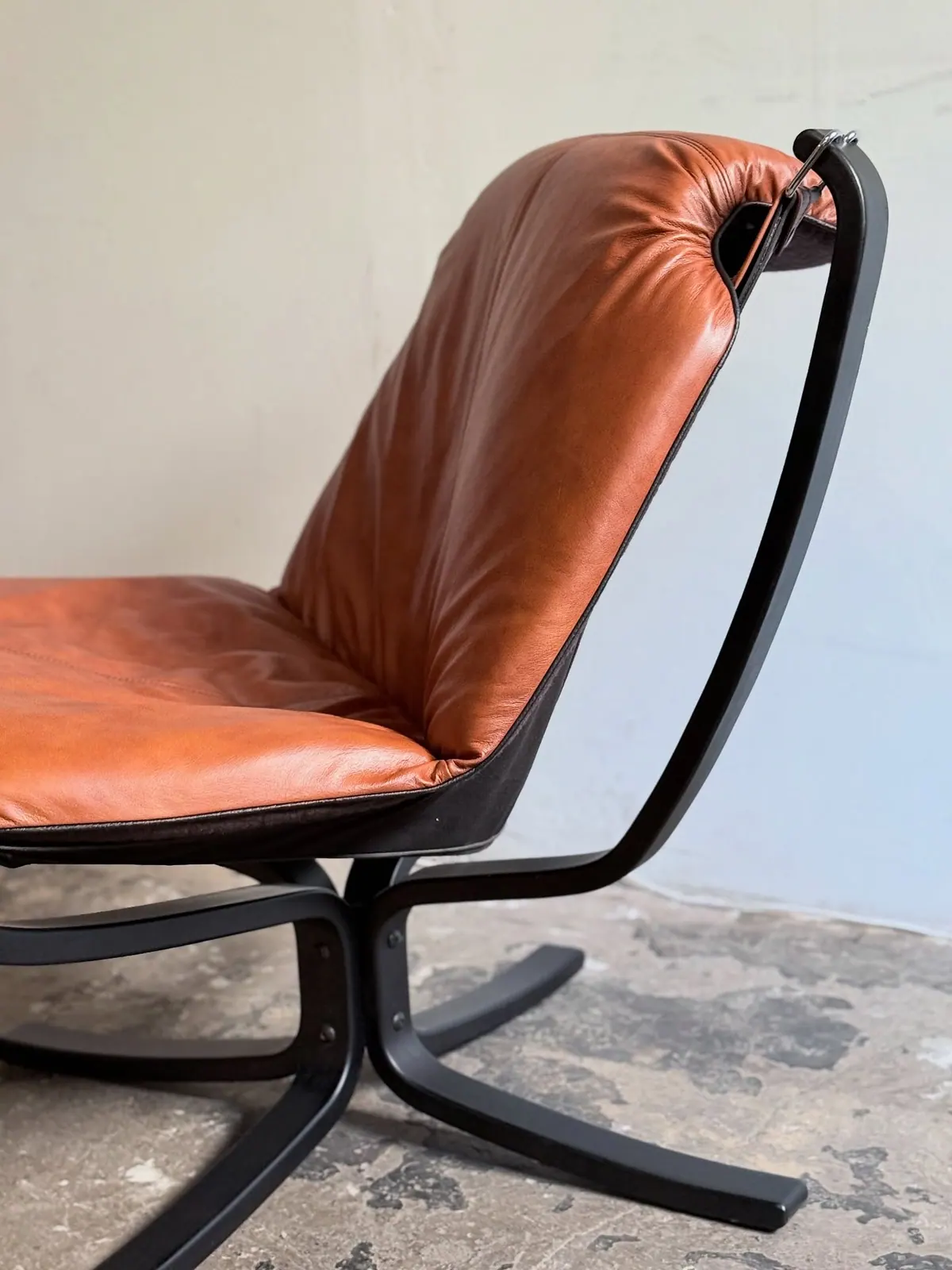 Fauteuil Falcon de Vatne Møbler, cuir miel — 12