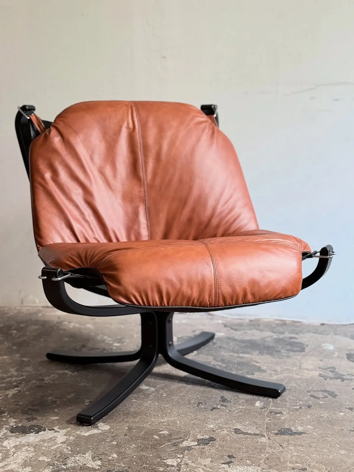 Fauteuil Falcon de Vatne Møbler, cuir miel — 2
