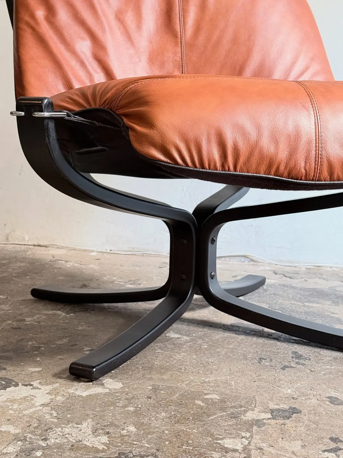 Fauteuil Falcon de Vatne Møbler, cuir miel — 4