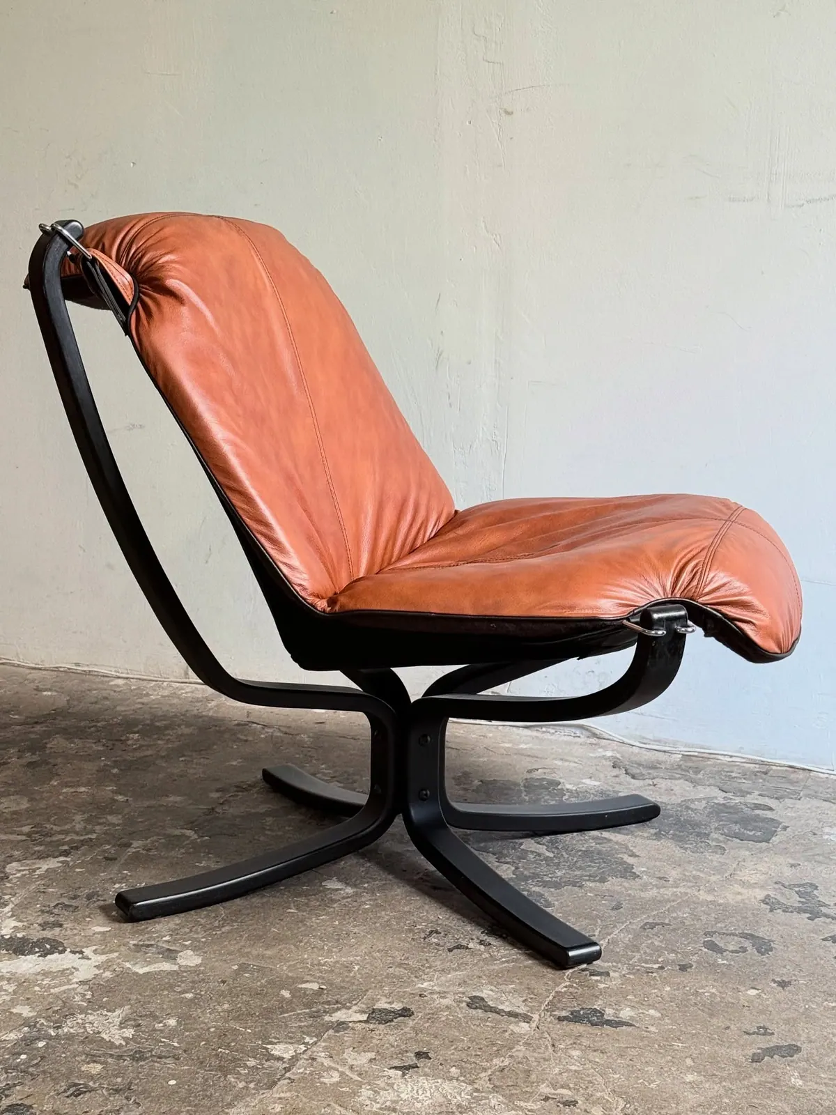 Fauteuil Falcon de Vatne Møbler, cuir miel — 6