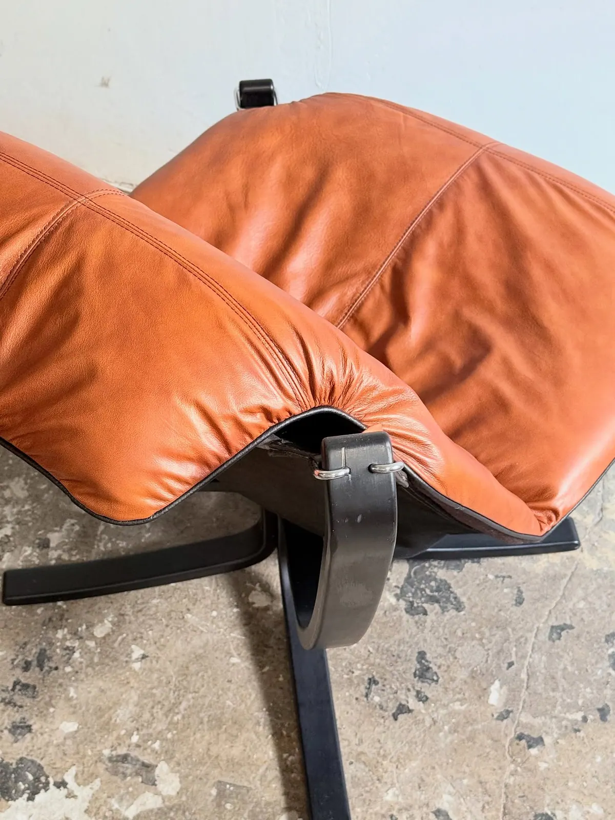 Fauteuil Falcon de Vatne Møbler, cuir miel — 8