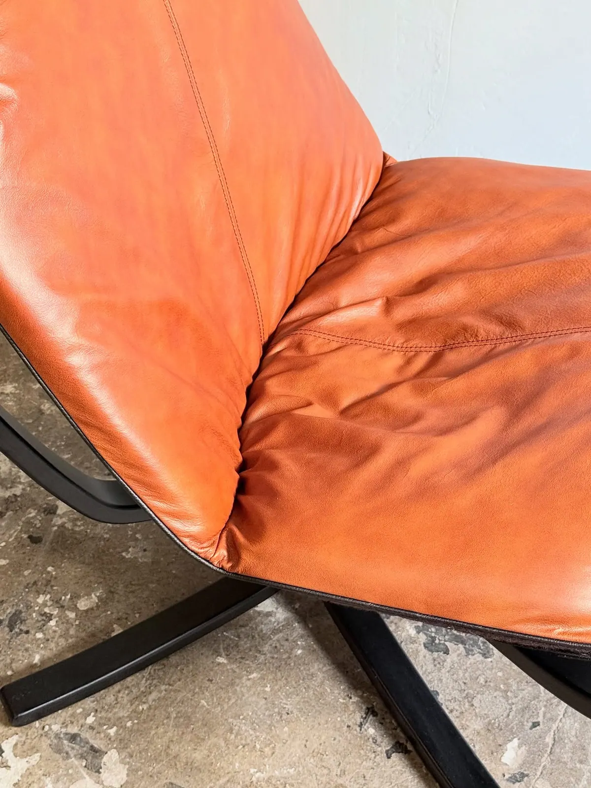 Fauteuil Falcon de Vatne Møbler, cuir miel — 9