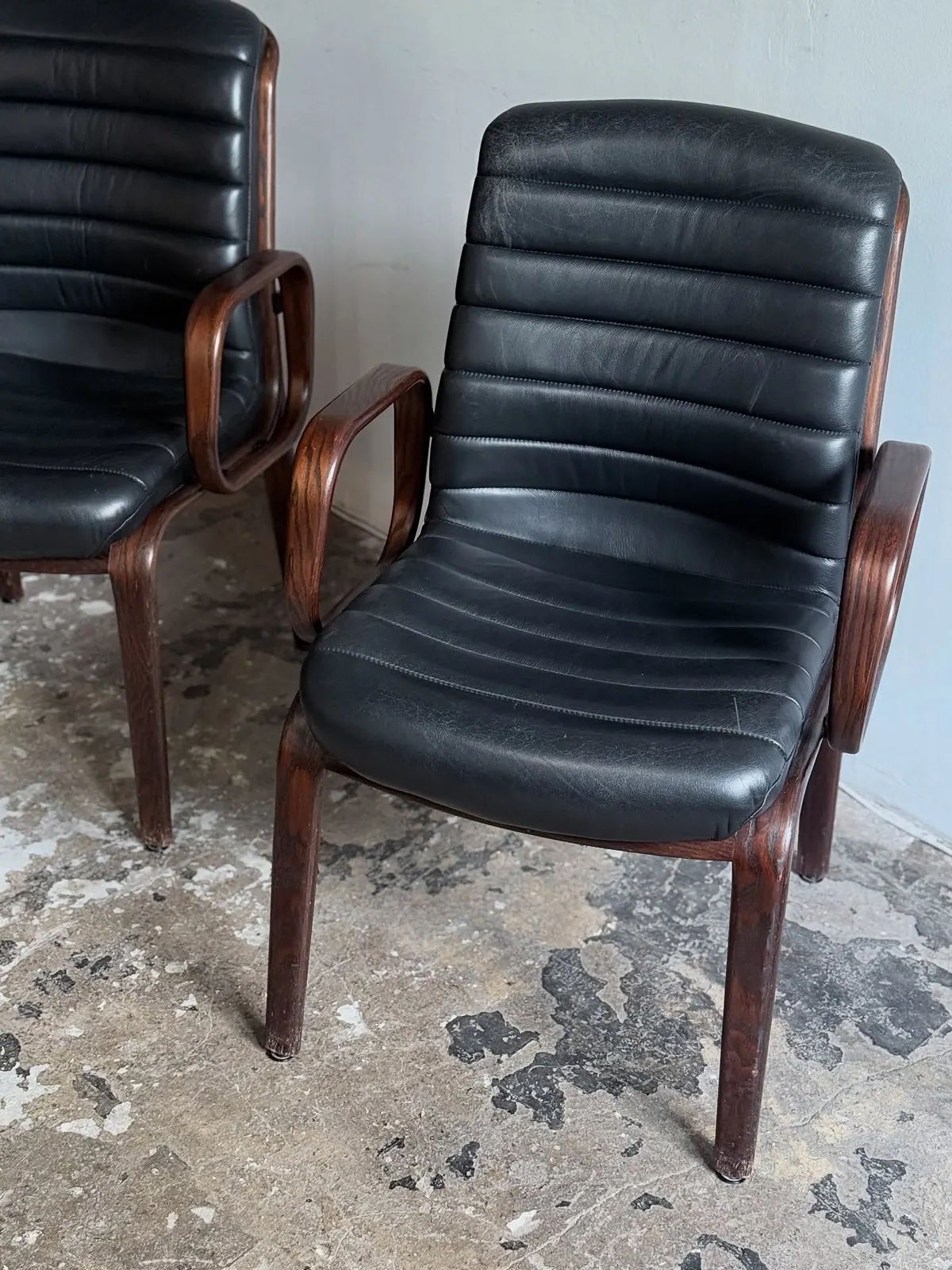 Fauteuils Stoll Giroflex, cuir graphite, paire — 2