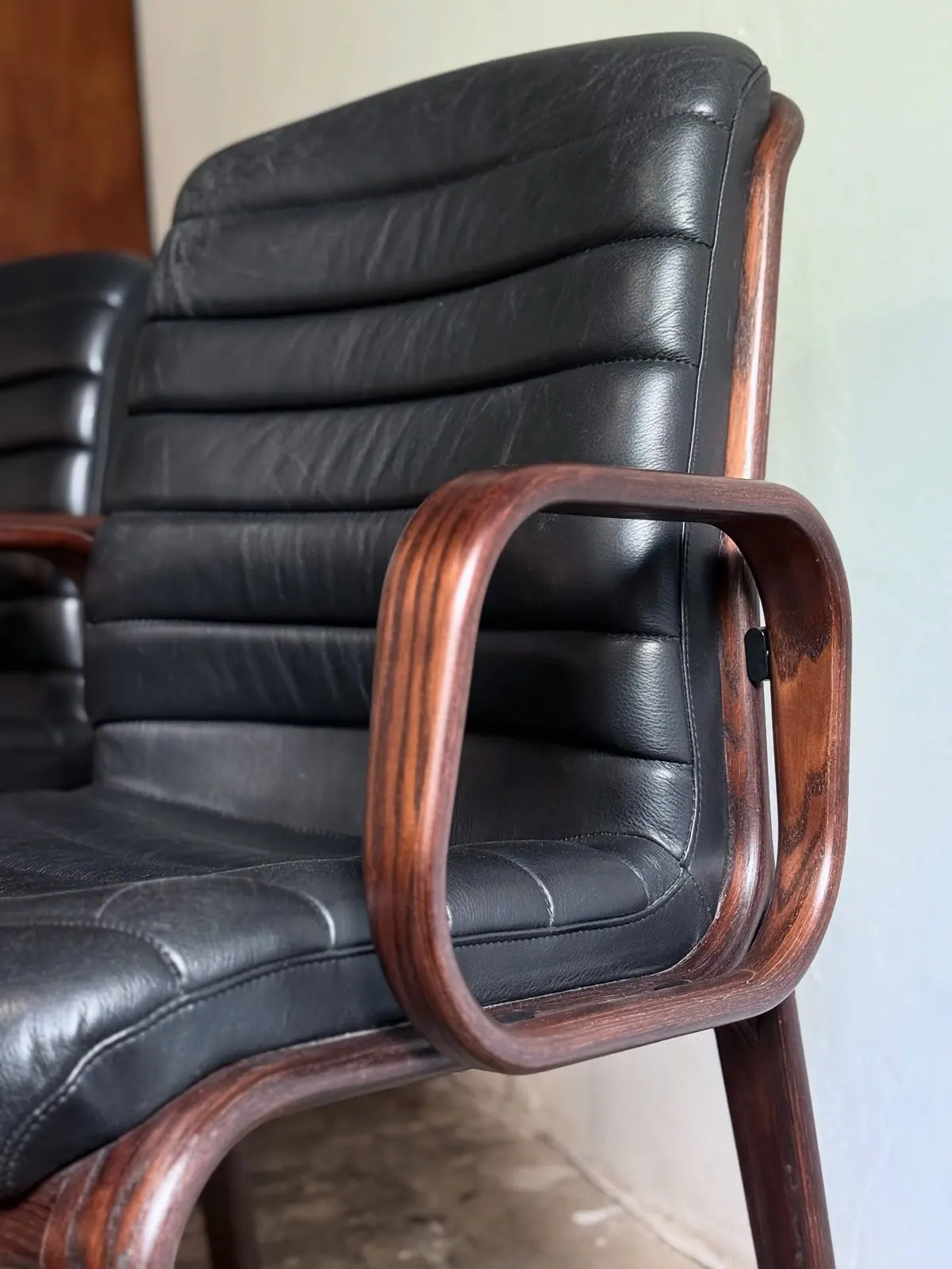 Fauteuils Stoll Giroflex, cuir graphite, paire — 5