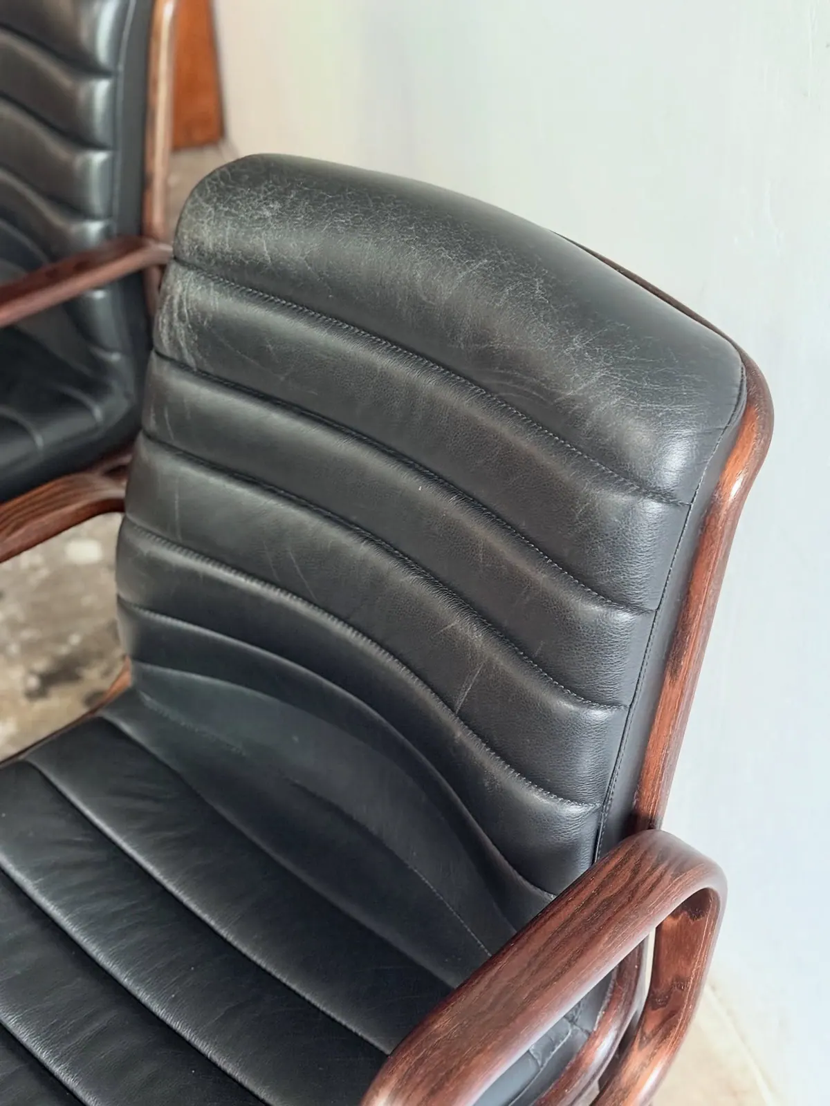 Fauteuils Stoll Giroflex, cuir graphite, paire — 6
