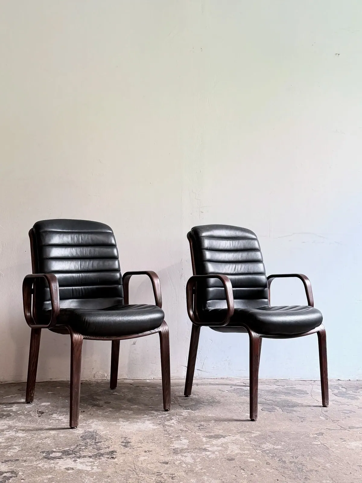 Fauteuils Stoll Giroflex, cuir graphite, paire — 7