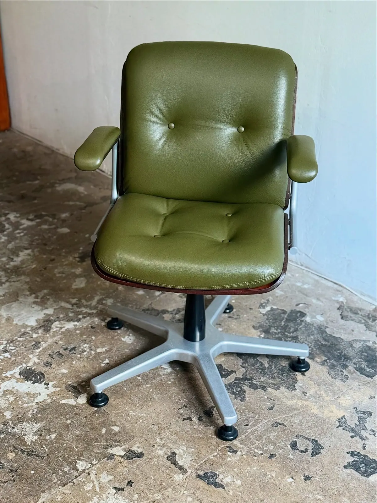 Giroflex Executive Style, cuir vert olive — 2