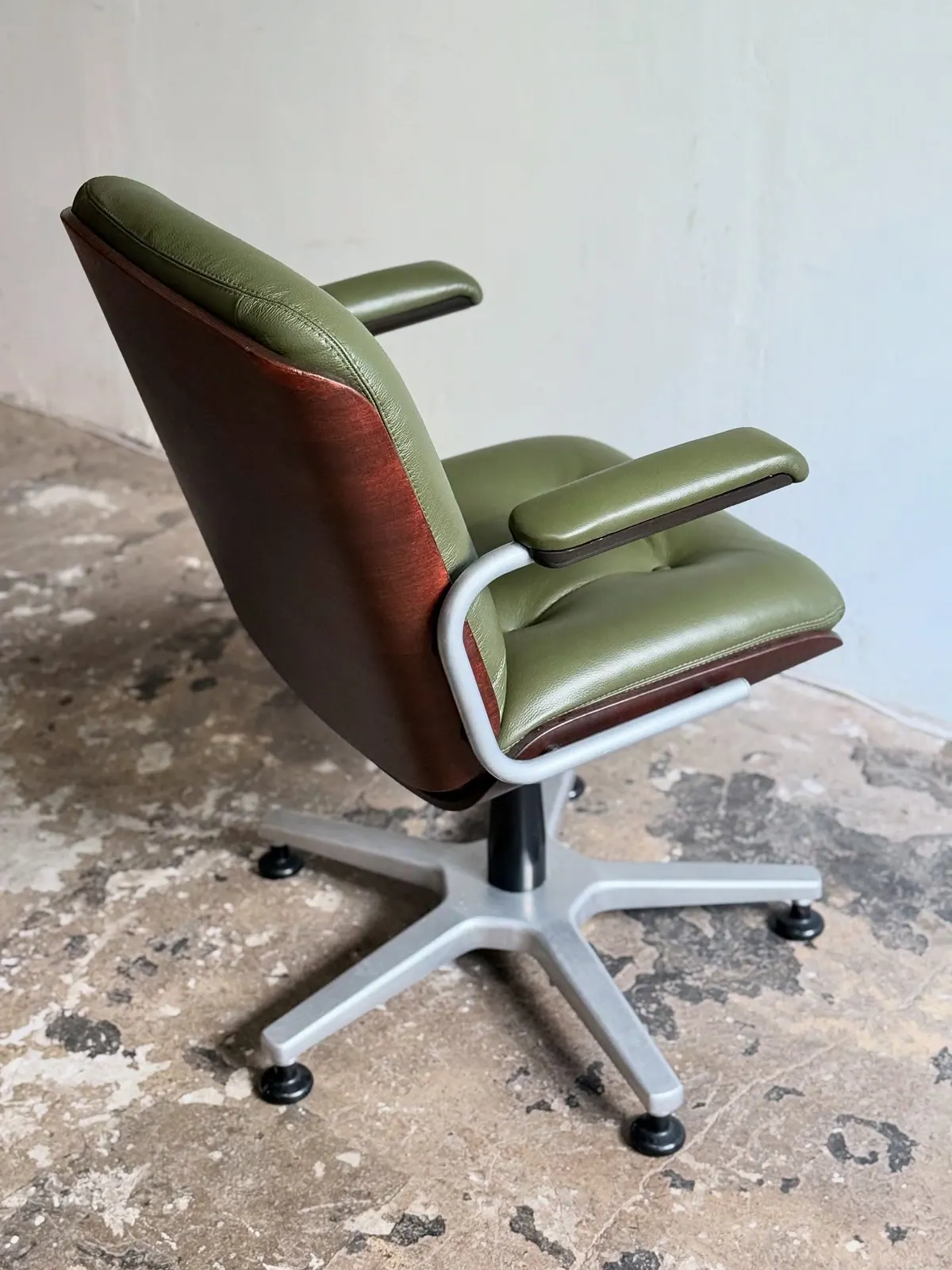 Giroflex Executive Style, cuir vert olive — 6