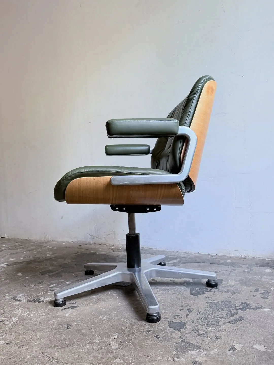 Drehstühle von Giroflex, Design Martin Stoll, Paar — 5