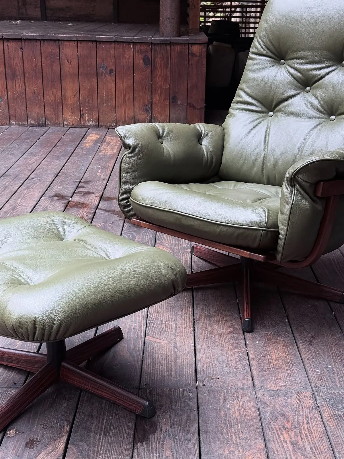 Fauteuil Göte Möbler avec pouf, cuir vert olive — 6