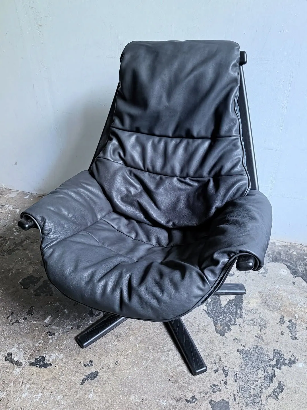 Göte Möbler lounge chair, new leather | Sofa Store