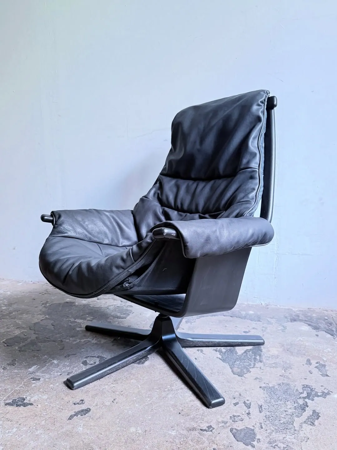 Loungesessel von Göte Möbler, neues Leder — 3