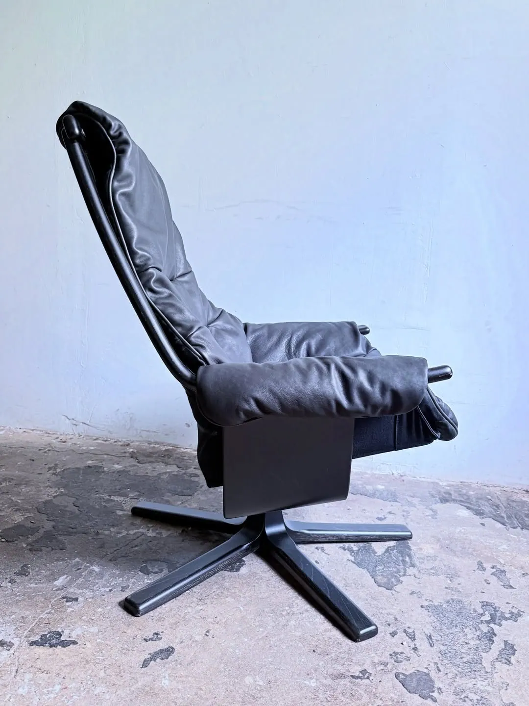 Loungesessel von Göte Möbler, neues Leder — 4
