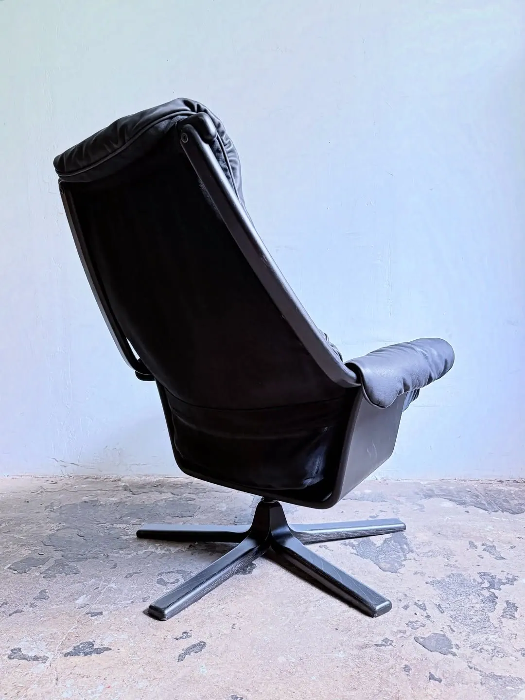 Göte Möbler lounge chair, new leather | Sofa Store