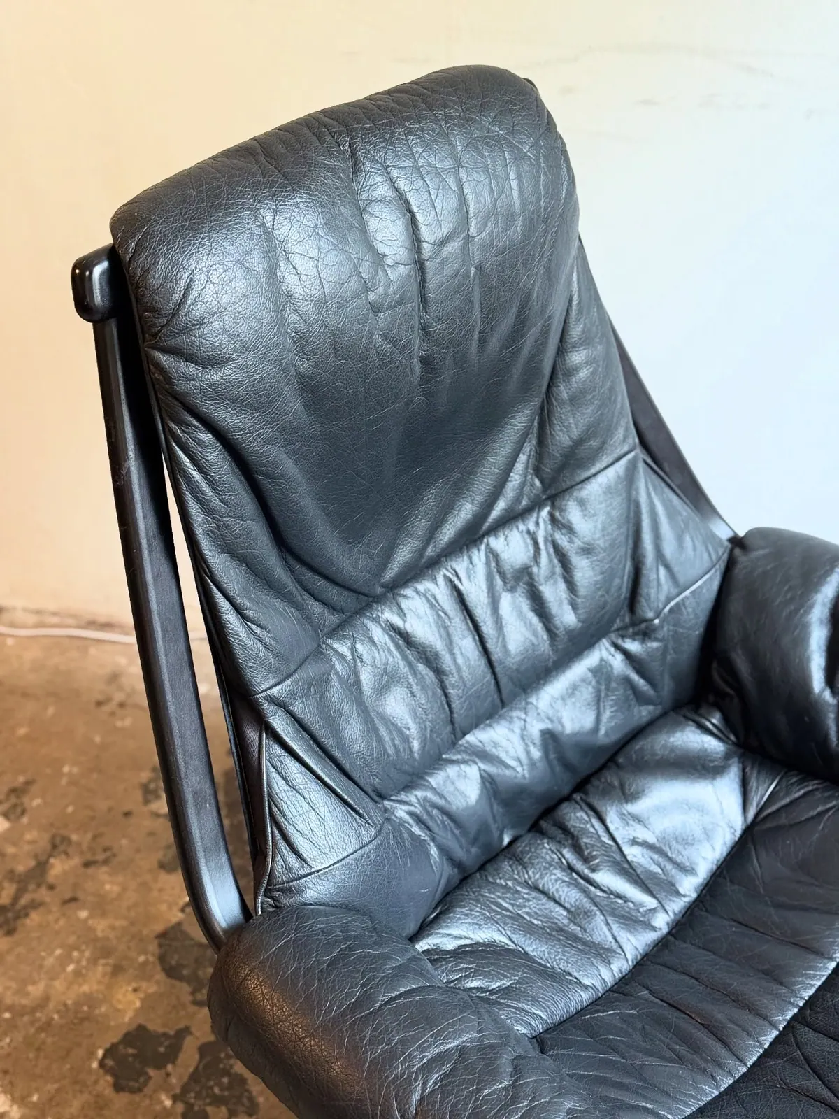 Dreh-Schaukelsessel von Göte Möbler, schwarzes Leder — 8