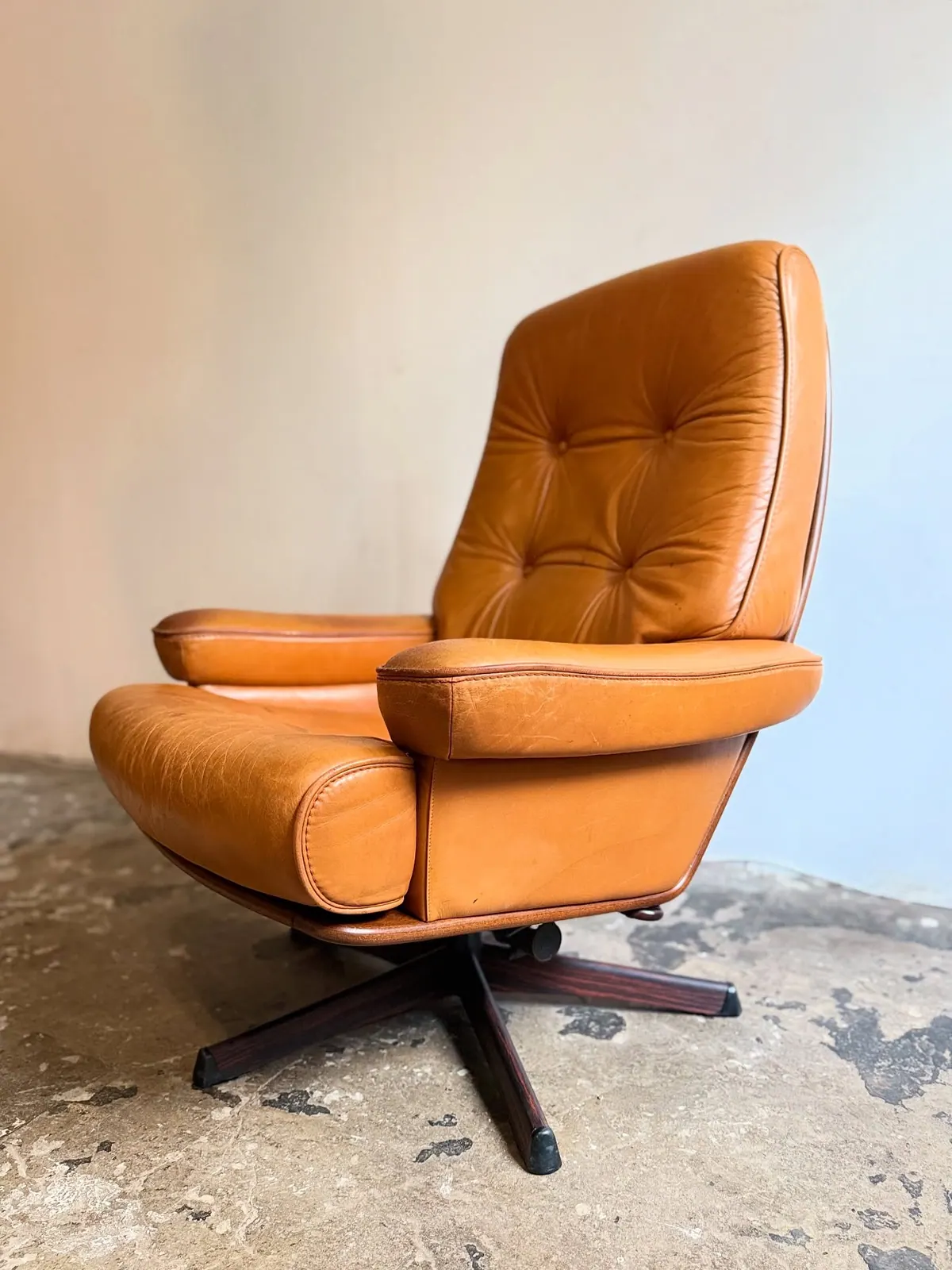 Göte Möbler Sessel, Leder in Karamell-Rotbraun — 2