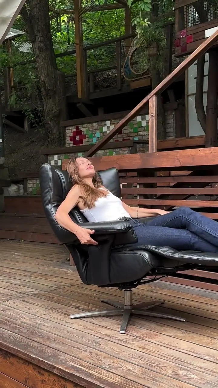 Drehbarer Relaxsessel Himolla, schwarzes Leder — 4