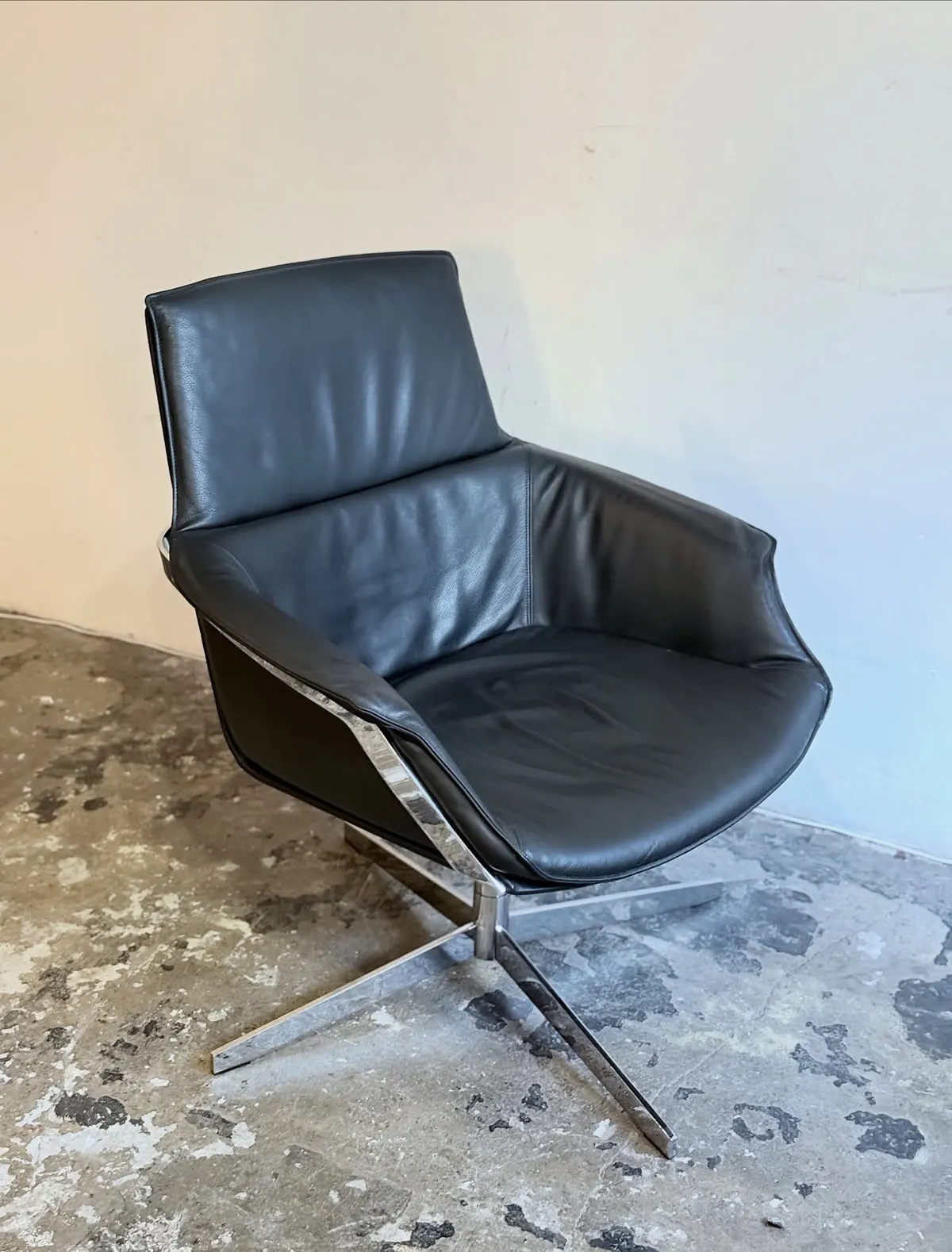 Poltrona girevole IP Design Bond, pelle nera — 5