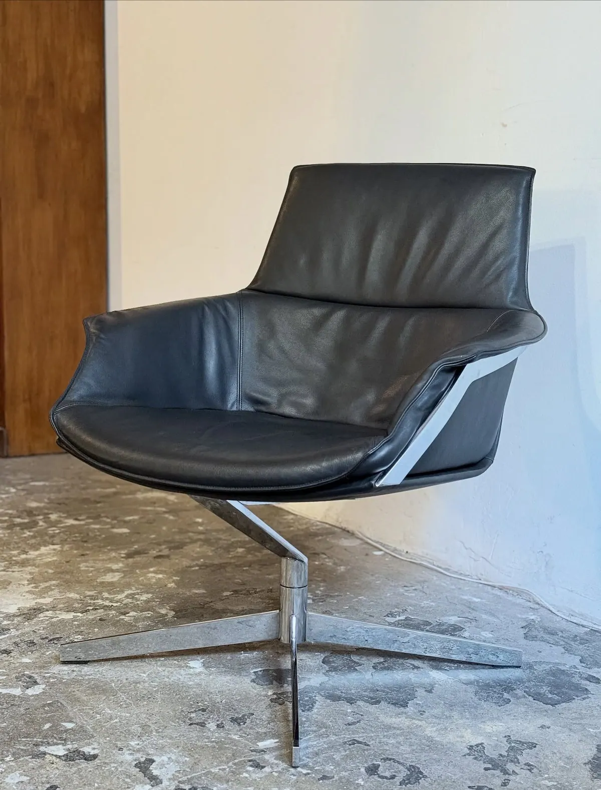 Poltrona girevole IP Design Bond, pelle nera — 8