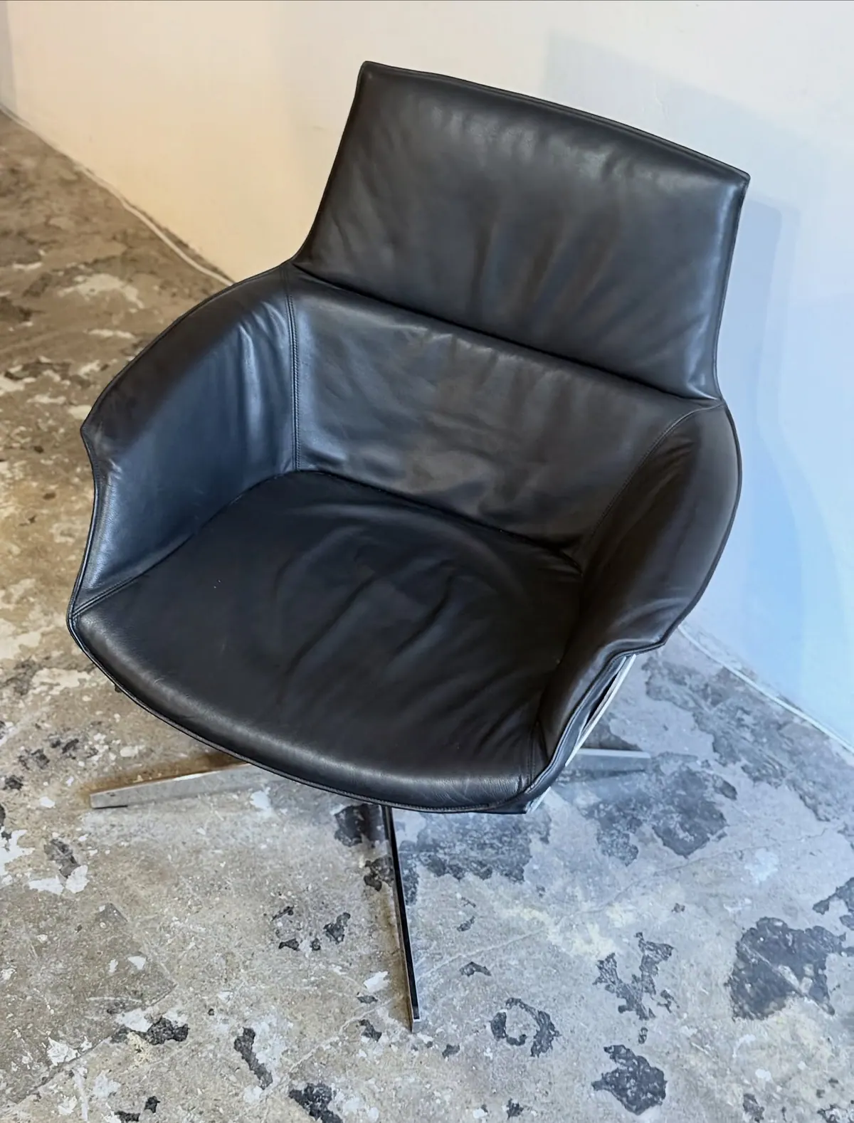 Poltrona girevole IP Design Bond, pelle nera — 9