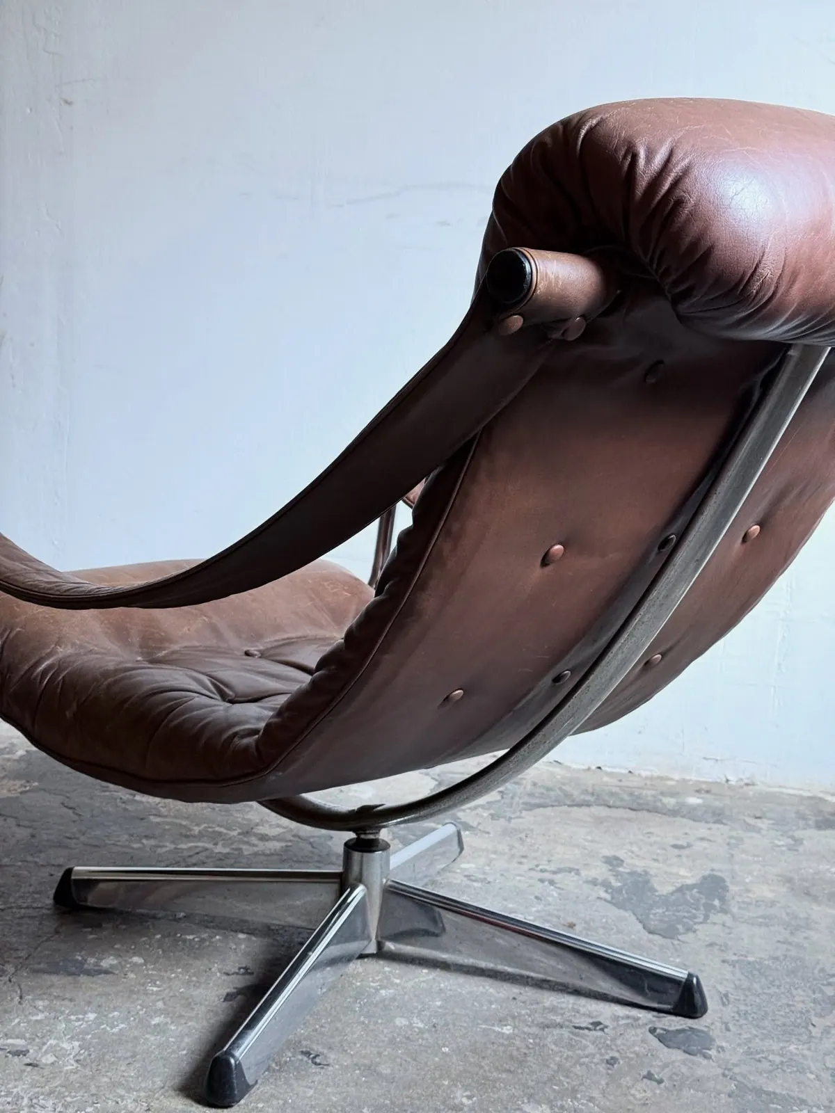 Lagoon armchair, chocolate leather