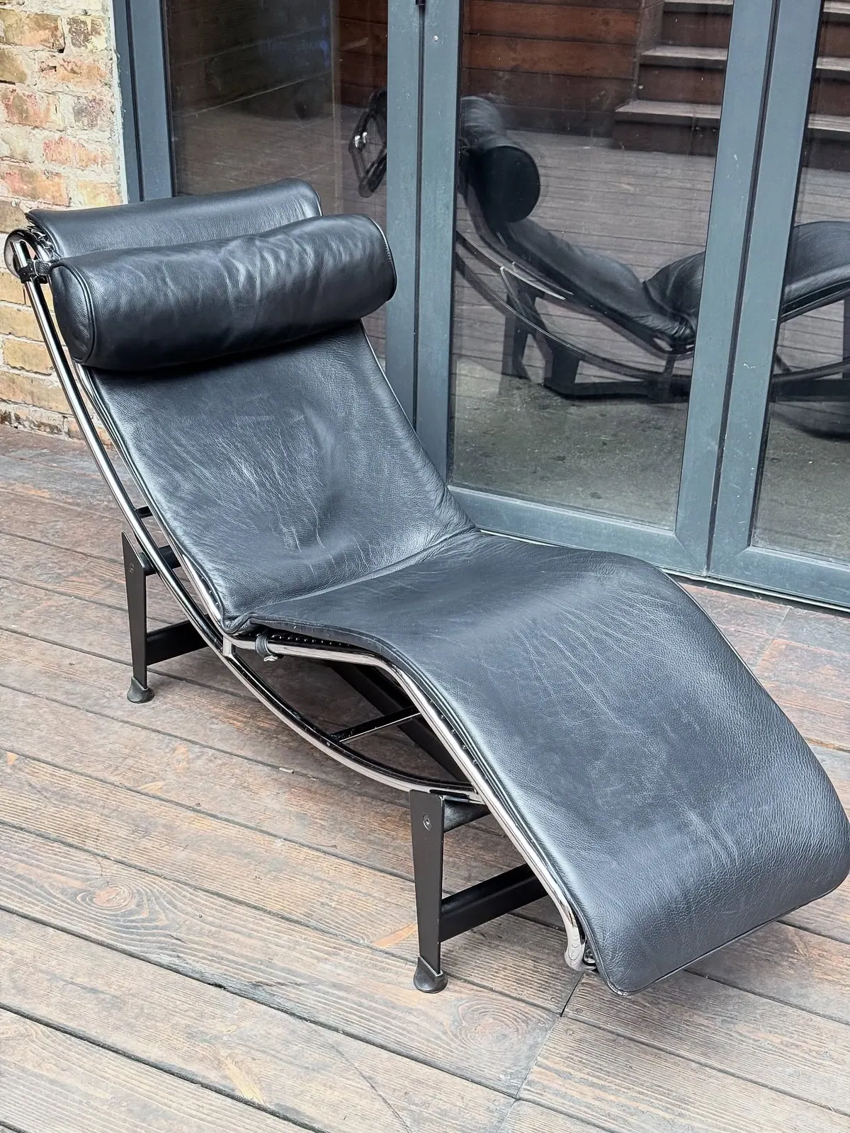Chaise longue stile LC4, pelle nera — 3