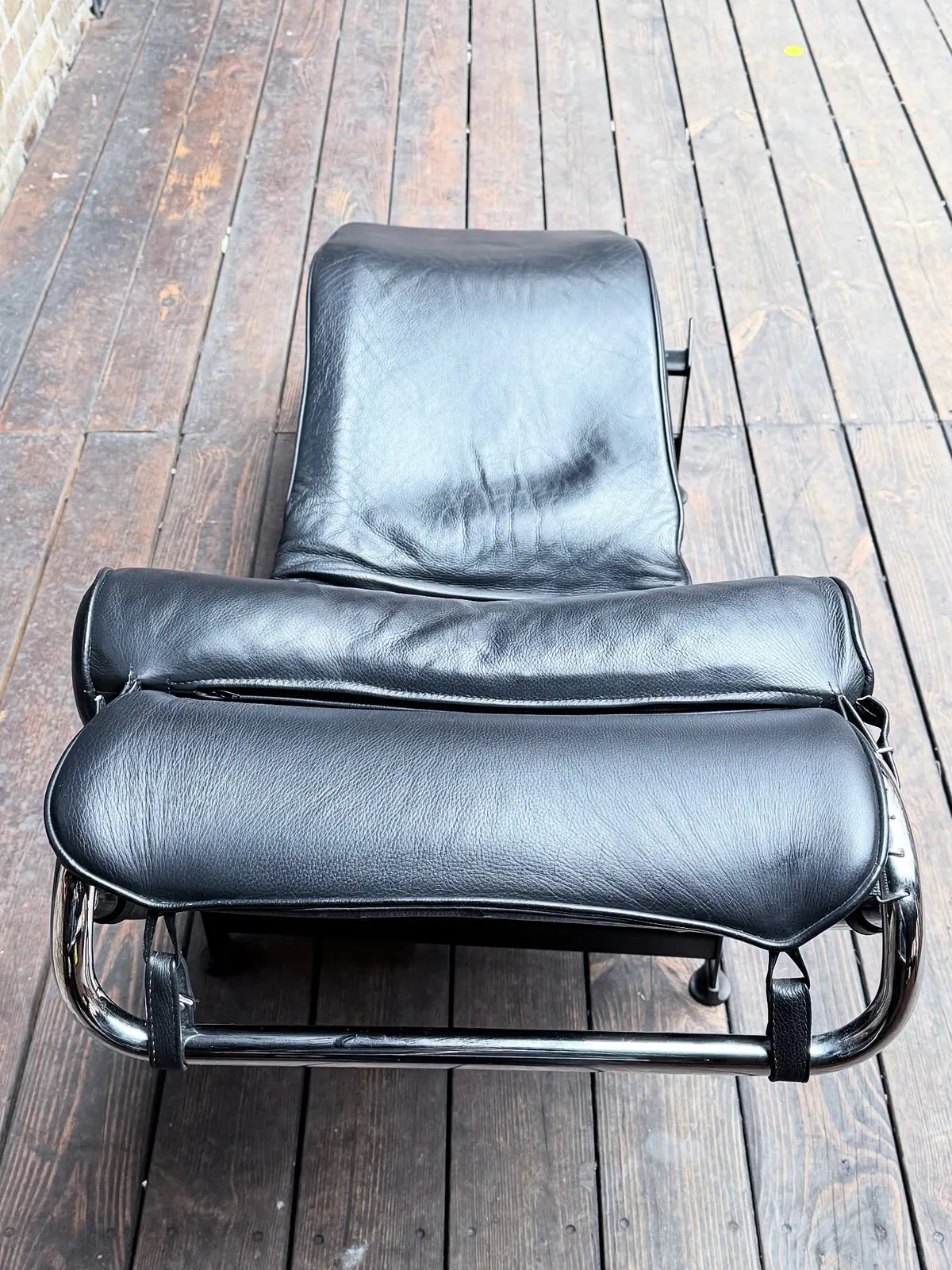 Chaise longue stile LC4, pelle nera — 5